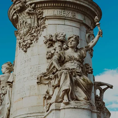 Elegant For 4 People Paris