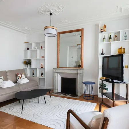 Elegant For 4 People Paris